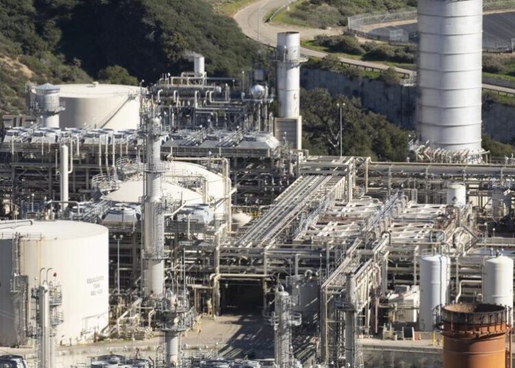 California judge rebukes Trump-backed plan that bypasses state authority in oil pipeline restart