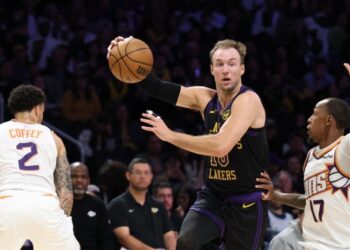 ‘He does so many more things.’ How Luke Kennard became the Lakers’ emergency point guard