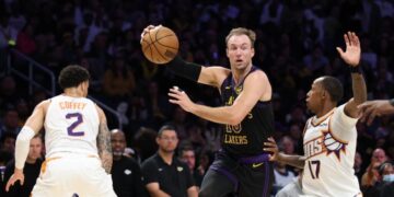 ‘He does so many more things.’ How Luke Kennard became the Lakers’ emergency point guard
