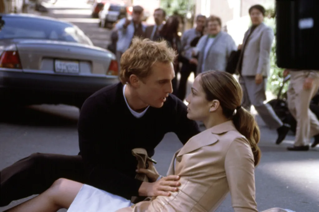 Matthew McConaughey helping Jennifer Lopez after an accident from the movie 
