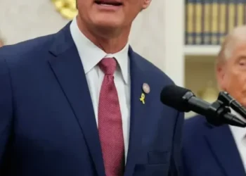 Republican gov iced out by furious Trump team after gerrymander disaster: report