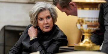 Top aide seeks help from GOP as Trump faces plummeting approval ratings