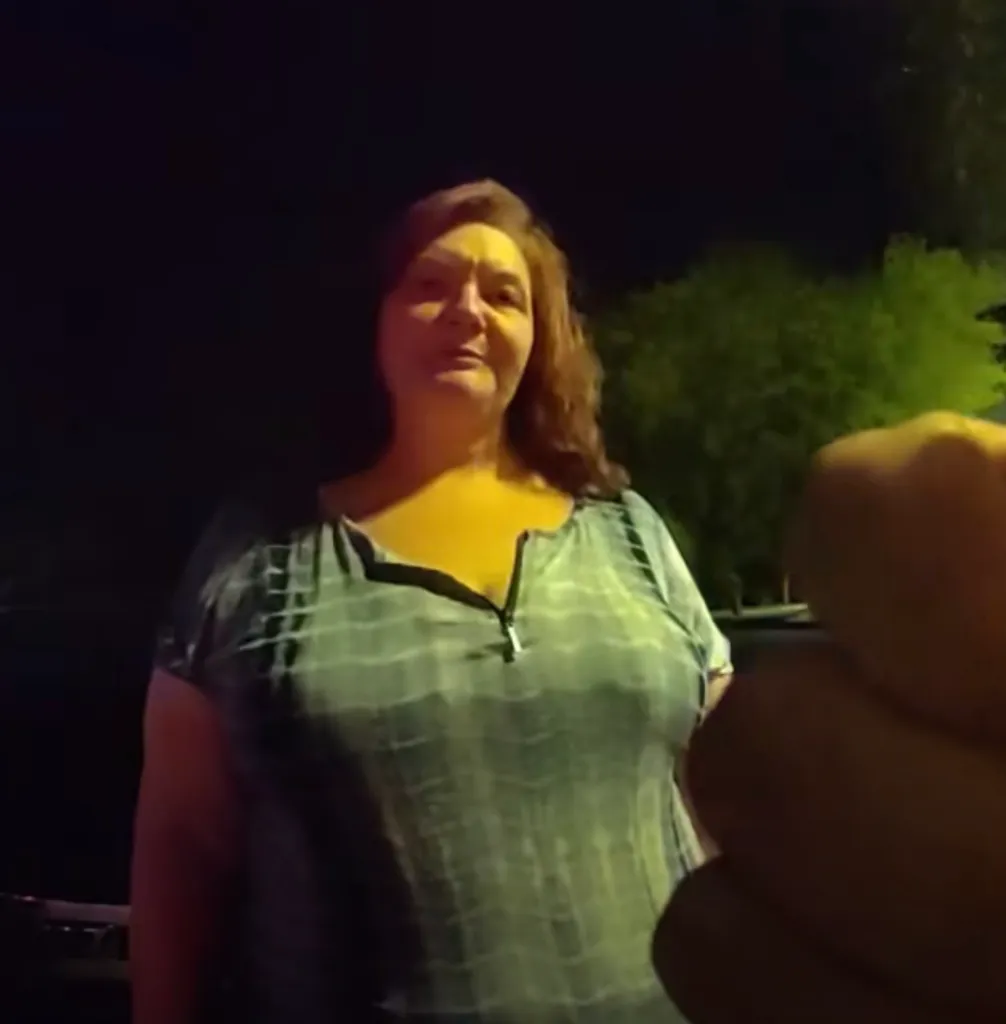 handed a cop a Barnes & Noble gift card instead of her license.