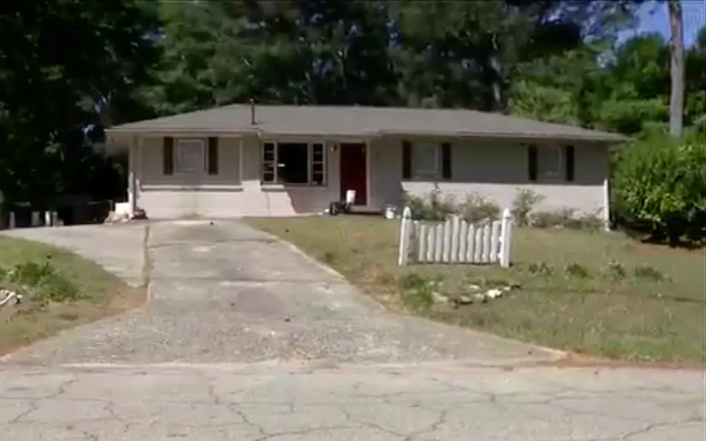 The suspected impersonator, 62, finalized the sale of the three-bedroom estate on April 7, agreeing to a reduced price of $185,000, according to the outlet.