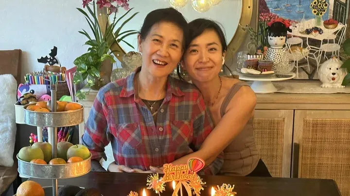 Linlin Guo and her mother, Beimin Cheng, smiling together in a warm setting.