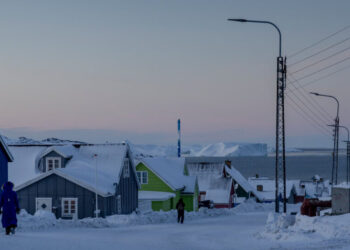 In Closed-Door Talks, U.S. Demands a Major Role in Greenland