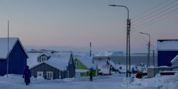 In Closed-Door Talks, U.S. Demands a Major Role in Greenland