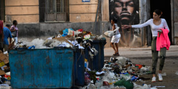Even Havana’s Street Sweepers Can’t Escape the Trash