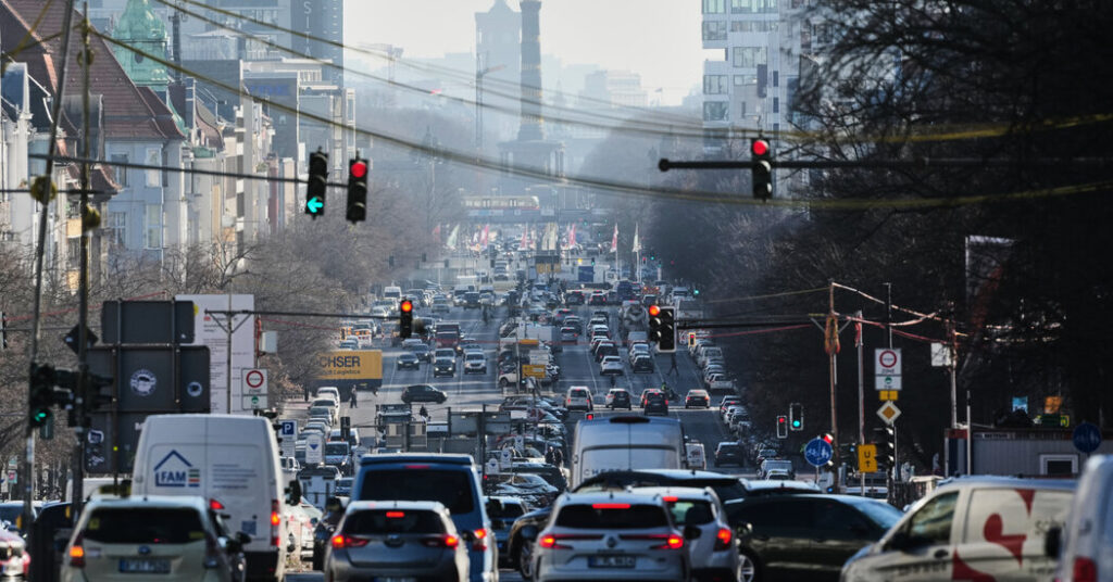 In Berlin, Cars Are a Culture War Flashpoint