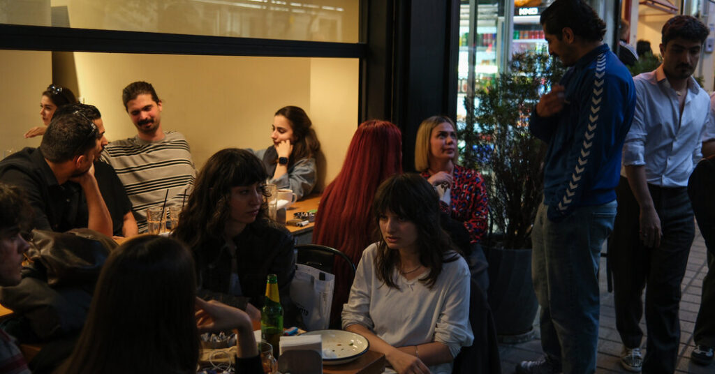 As Iranians Face War, There’s Still Solace in a Cafe