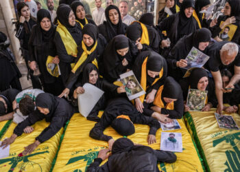 As Israel Entrenches, Frustration With Hezbollah Turns to Support