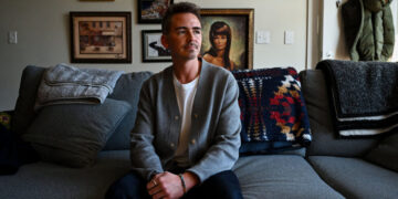 Their Phones Were Stolen in London. Then the Threats Started.
