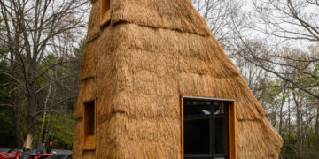 Beware of Wolves, but Straw Houses Could Help With Climate Change