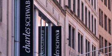 Schwab Affiliate Halts Customer Donations to Southern Poverty Law Center