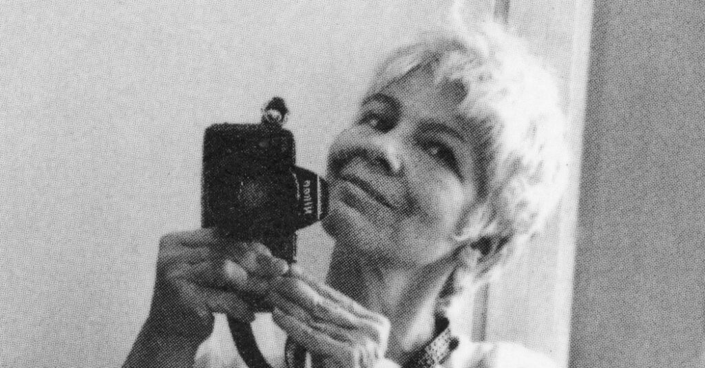 Stephanie Chernikowski, 84, Dies; Photographed the ‘Rough Magic’ of Punk