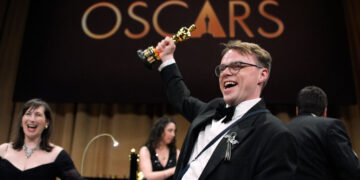 Airline Loses, Then Finds, Oscar a Filmmaker Was Forced to Check