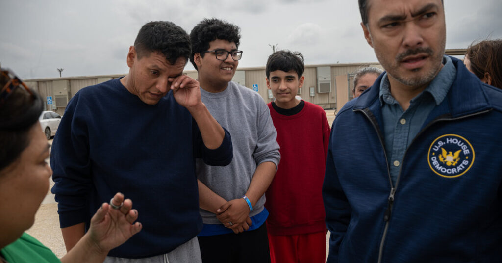 Once Detained By ICE, Mariachi Brothers Open for Kacey Musgraves