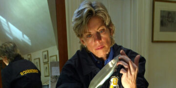 Patricia Cornwell Takes a Scalpel to Her Own Life Story