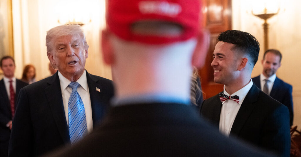 Trump Tries to Downplay Economic Effects of the Iran War