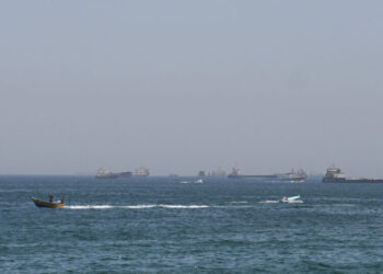 Shipping Firms Left Guessing by Confusion in Strait of Hormuz