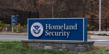 D.H.S. Intelligence Office Did Not Properly Secure Smartphones, Watchdog Says