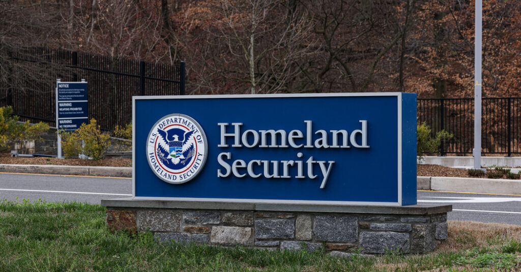 D.H.S. Intelligence Office Did Not Properly Secure Smartphones, Watchdog Says