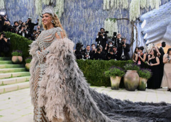 Beyoncé, Blue Ivy and Jay-Z Arrive at the Met Gala