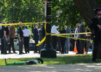 Secret Service Shoots and Wounds Armed Man Near Washington Monument