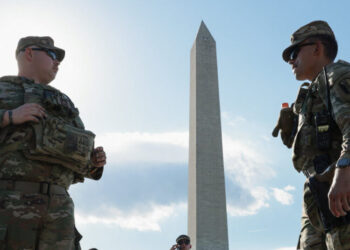 Gunman Exchanges Fire With Secret Service Near Washington Monument