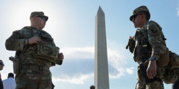 Gunman Exchanges Fire With Secret Service Near Washington Monument