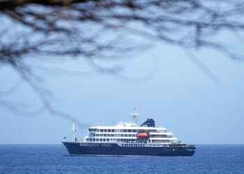Cruise Ship Struck by Hantavirus Remains at Sea