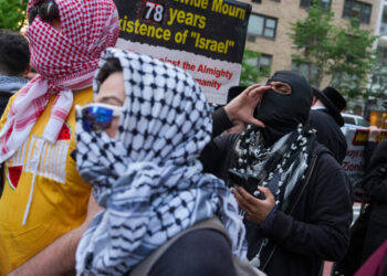 Pro-Palestinian and Pro-Israel Demonstrators Rally Outside Synagogue