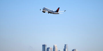 Delta Will Stop Serving Snacks and Drinks on Short Flights