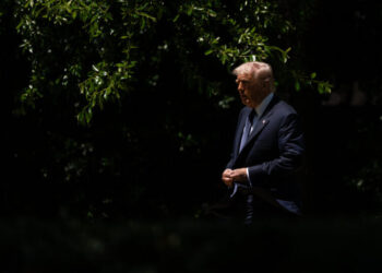 F.A.A. Employee Charged With Threatening to Kill Trump