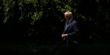 F.A.A. Employee Charged With Threatening to Kill Trump