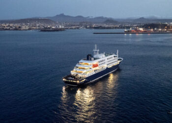 Hantavirus Cruise Ship Remains at Sea as Leaders Clash Over Its Docking