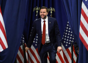 Iran War Looms Over Vance as He Visits Iowa