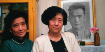 Xia De-hong, 94, Dies; Persecuted in China, She Starred in Daughter’s Memoir