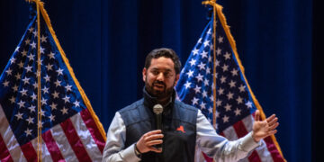 Already Facing a Challenge, a Republican Is Accused of Self-Dealing