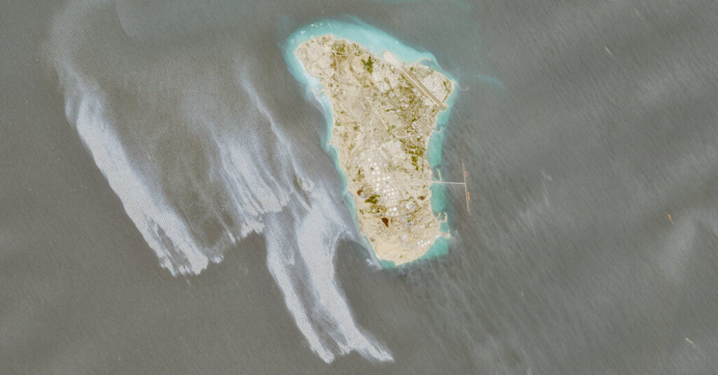 A Large Oil Slick Is Detected Off a Key Iranian Oil Depot