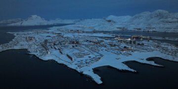 Mysterious American Man Makes Mysterious Proposal in Greenland