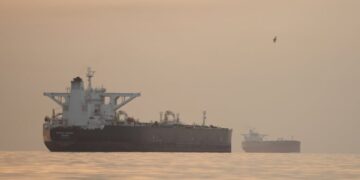Strait of Hormuz Remains Effectively Blocked After Naval Skirmishes