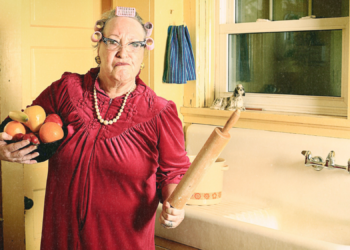 10 Hilarious Mother’s Day Jokes From Your Favorite Comedians