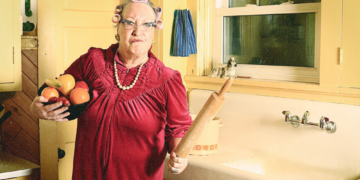 10 Hilarious Mother’s Day Jokes From Your Favorite Comedians