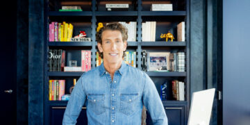 Sales Are Up. Celebrities Are In. Is Gap Officially Back?