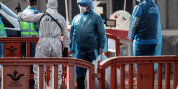Passengers Begin Disembarking From Cruise Ship Tied to Hantavirus Outbreak