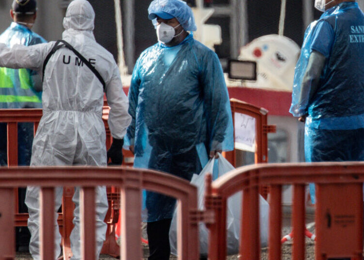 Passengers Begin Disembarking From Cruise Ship Tied to Hantavirus Outbreak