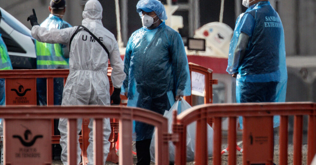 Passengers Begin Disembarking From Cruise Ship Tied to Hantavirus Outbreak