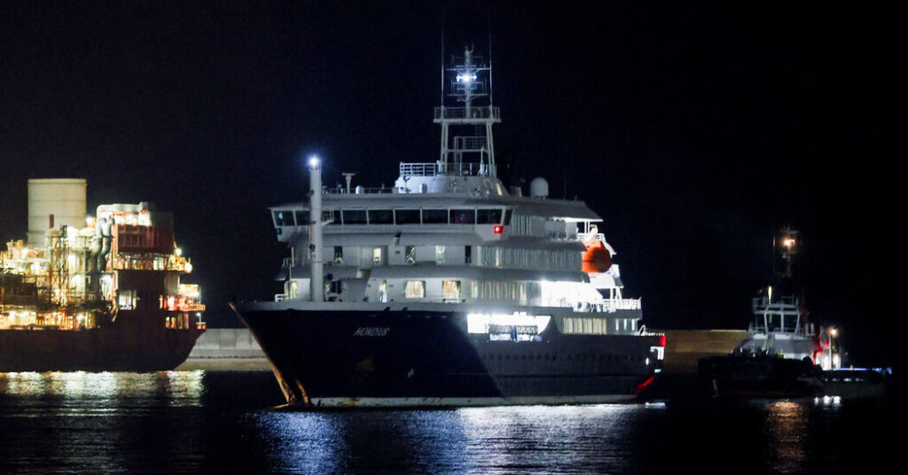 Cruise Ship Linked to Hantavirus Outbreak Arrives in Canary Islands