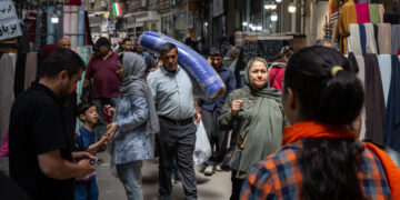 Mass Layoffs in Iran as Businesses Buckle Under Wartime Pressures